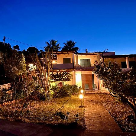 Villa 'A Pisa Липари Екстериор снимка