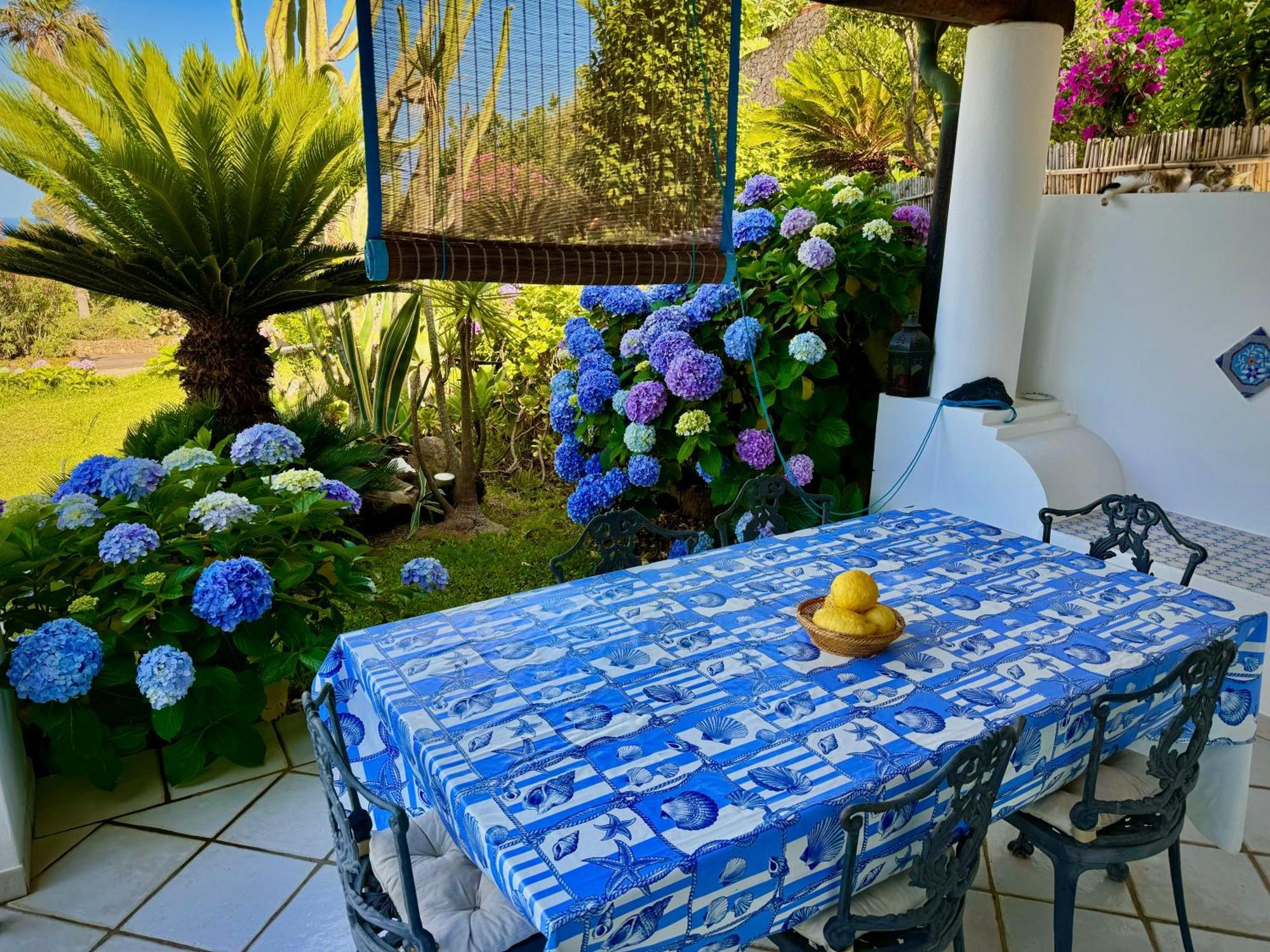 Villa 'A Pisa Липари Екстериор снимка