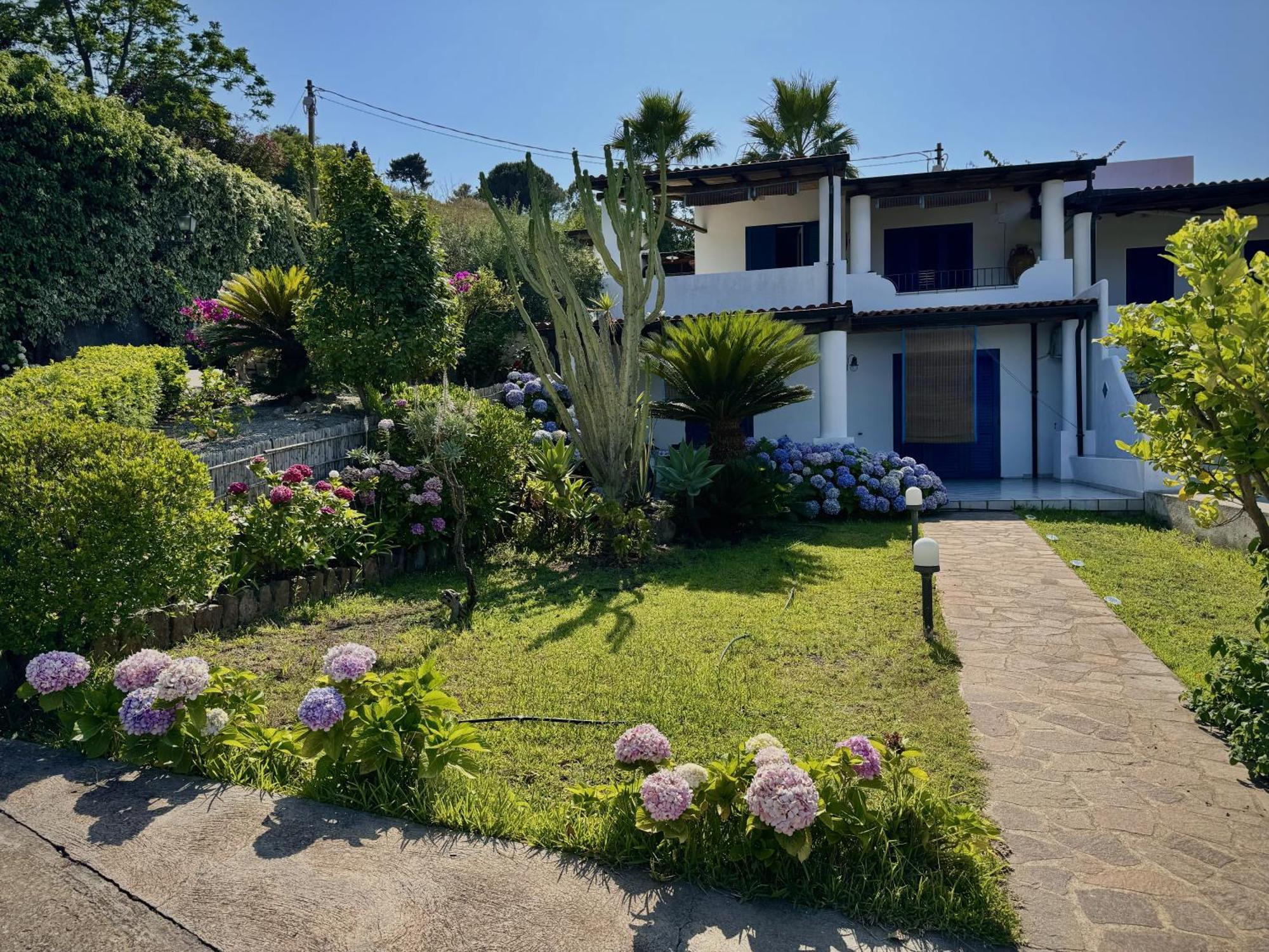 Villa 'A Pisa Липари Екстериор снимка